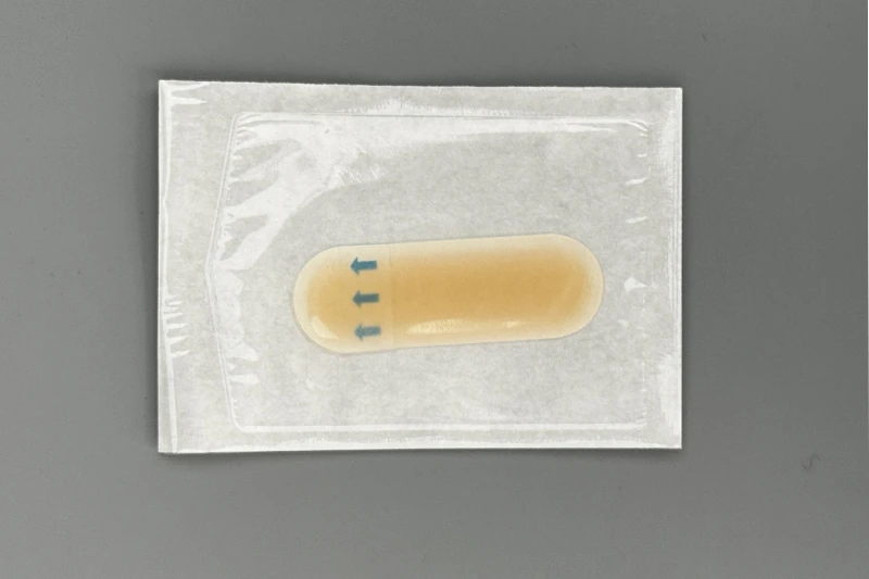Ap&oacute;sito hidrocoloide alargado impermeable para heridas